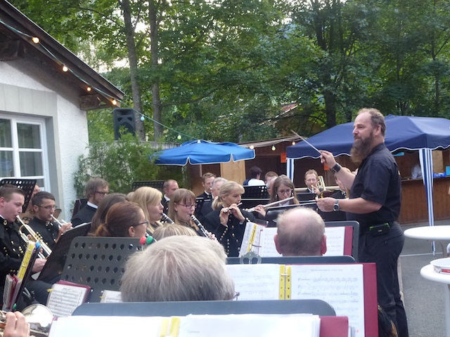 Hans Grander als Dirigent der traditionellen Bergknappen Musikkapelle Jochberg